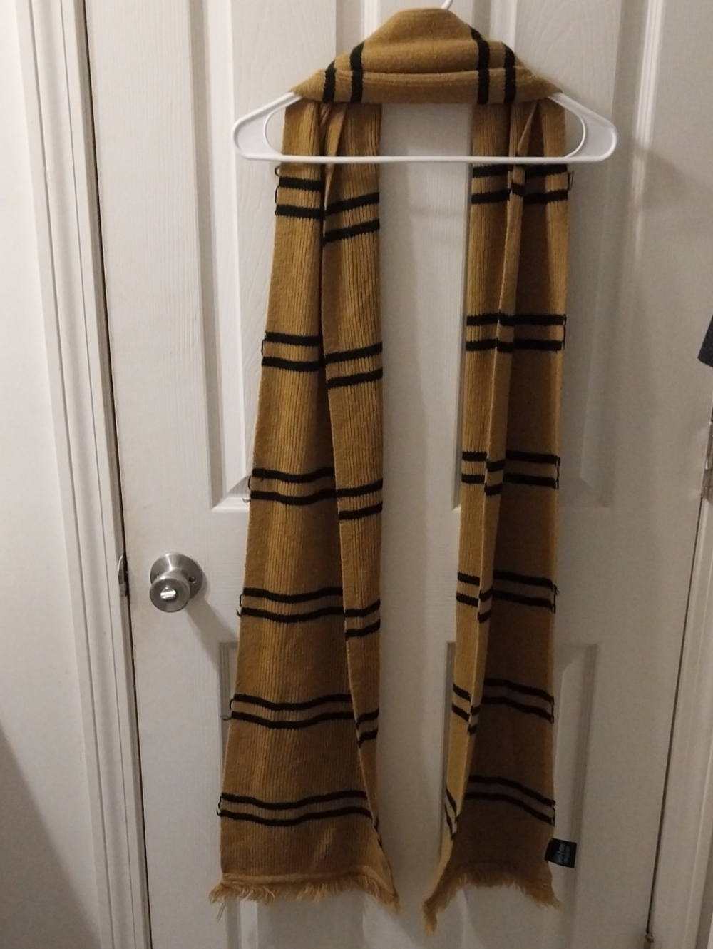 Harry Potter-Warner Bros StudioTour-Hufflepuff House- Striped Knit Scarf